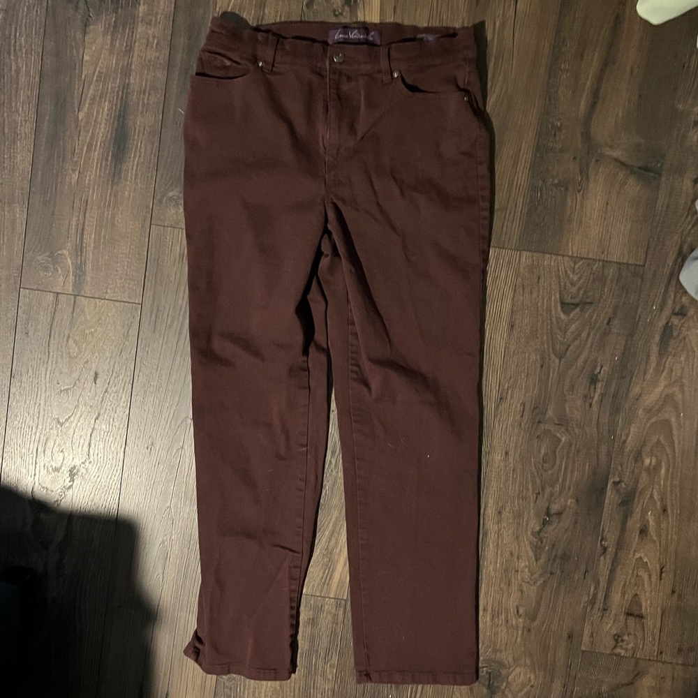 Brown with a hint of purple- size 12 Gloria Vanderbilt Amanda Jeans like new